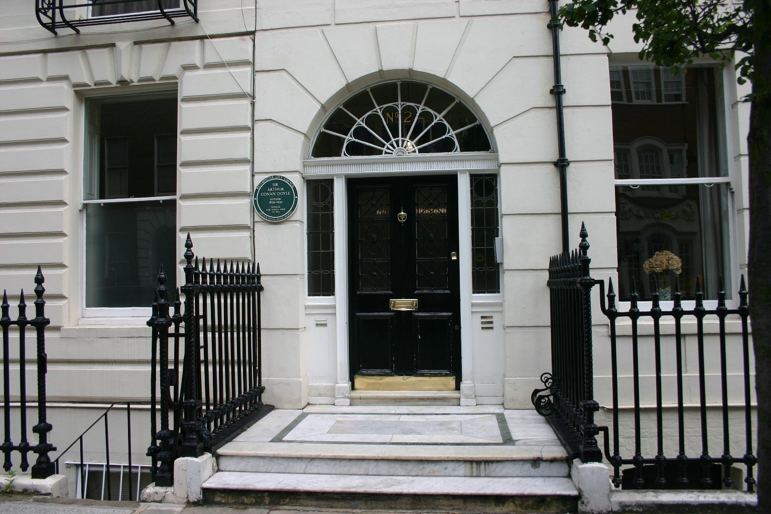 Arthur Conan Doyle's medical suite, London - 02.JPG